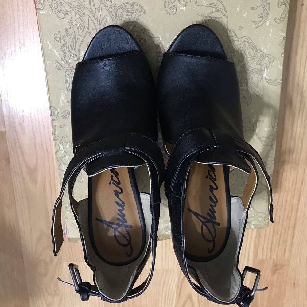American Rag sandals - Picture 2 of 7